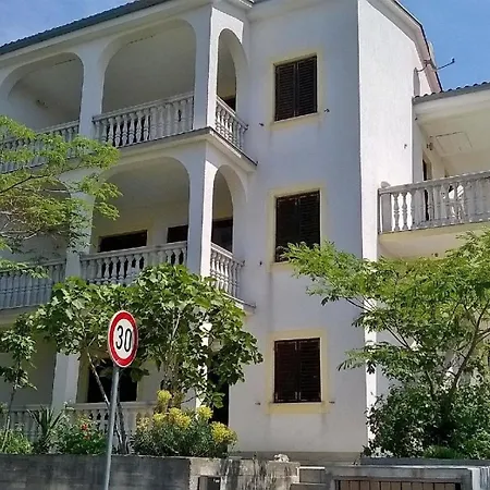 Apartament In Mit Grill Und Terrasse Und Panoramablick Novi Vinodolski